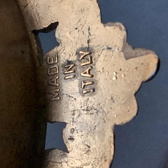 Vintage Made In Italy Set of 2 Ornate Metal Frames with 18 Century Style Art . - Picture 12 of 12